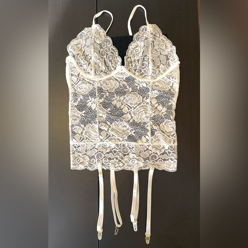 White Lingerie Set Lace Teddy Bodysuit Garter Matching Panties Size M NEW!